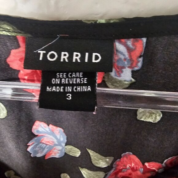 Torrid Black & Red Floral Short Sleeve Empire Waist Tunic Blouse Plus Size 3 - Picture 4 of 7